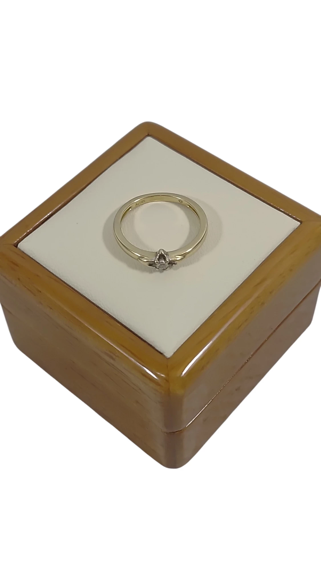 zloty-pierscionek-z-brylantem-002ct-pr585-230g-r15-material-15835-2