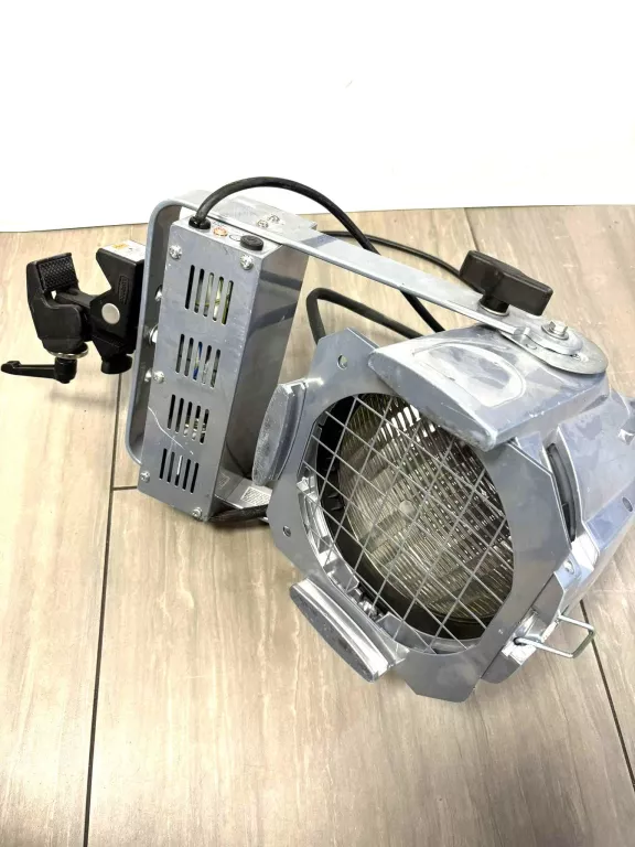 LAMPY ESTRADOWE REFLEKTOR EUROLITE ML-56 CDM 2SZT.