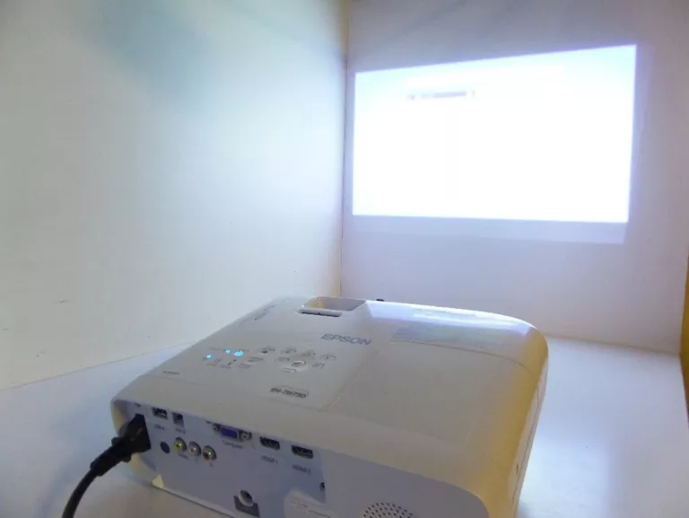 PROJEKTOR EPSON EH-TW750