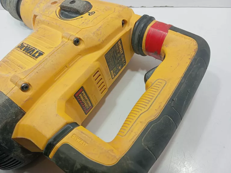 DEWALT D25810K MŁOT UDAROWY SDS-MAX KLASY 6 KG WALIZKA