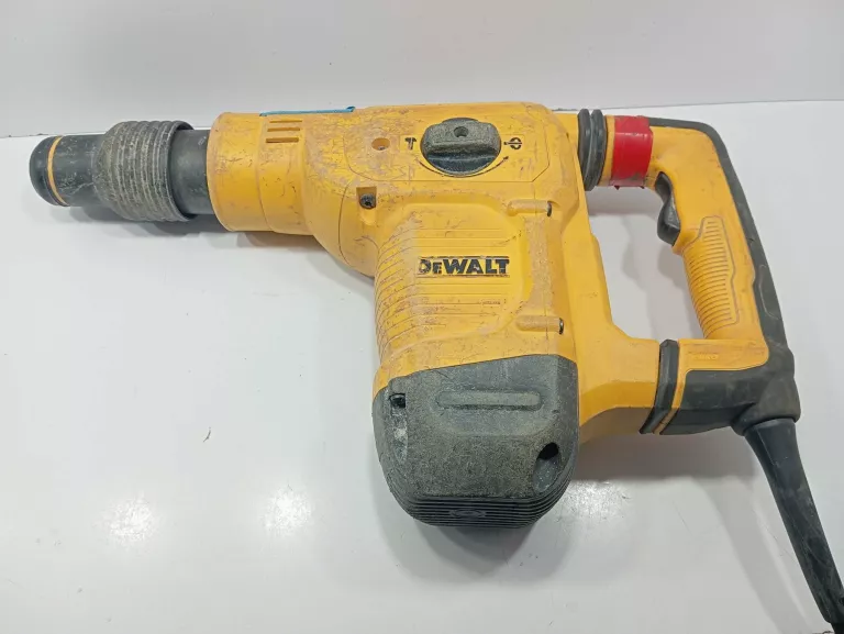 DEWALT D25810K MŁOT UDAROWY SDS-MAX KLASY 6 KG WALIZKA