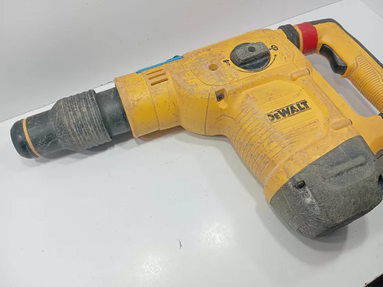 DEWALT D25810K MŁOT UDAROWY SDS-MAX KLASY 6 KG WALIZKA