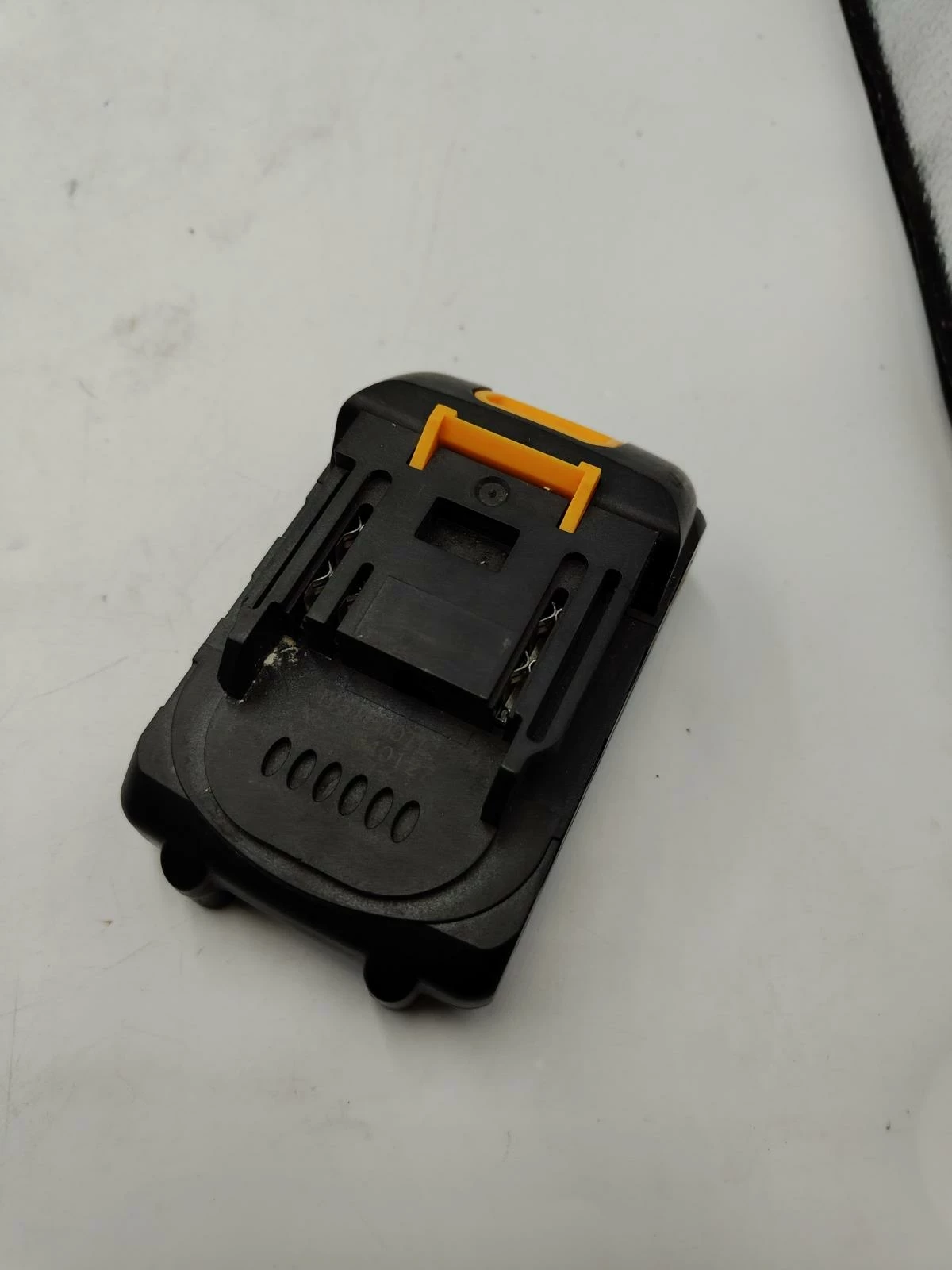 akumulator-majster-20v-20ah-mp-00040-stan-11323-2