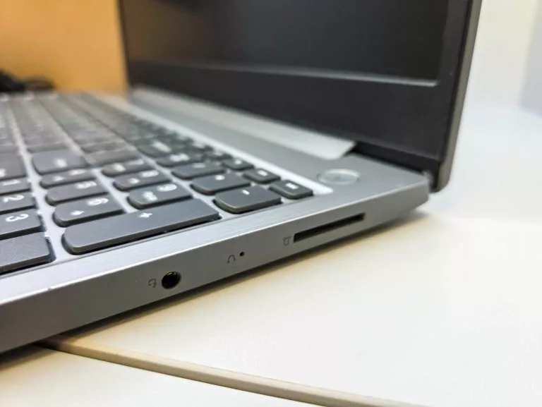 LAPTOP LENOVO IDEAPAD 3 15ADA05 81W1