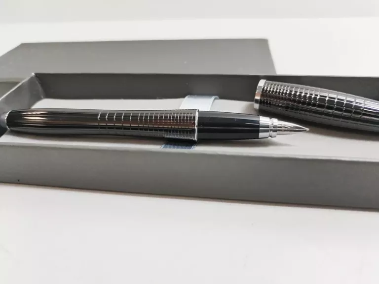 PIÓRO PARKER URBAN PREMIUM HEBANOWY