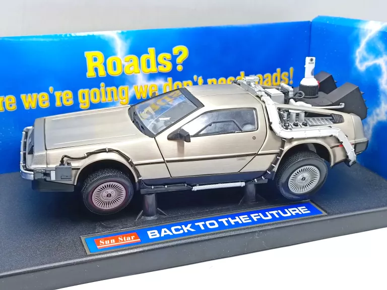 SUN STAR BACK TO THE FUTURE II 1:18 DELOREAN