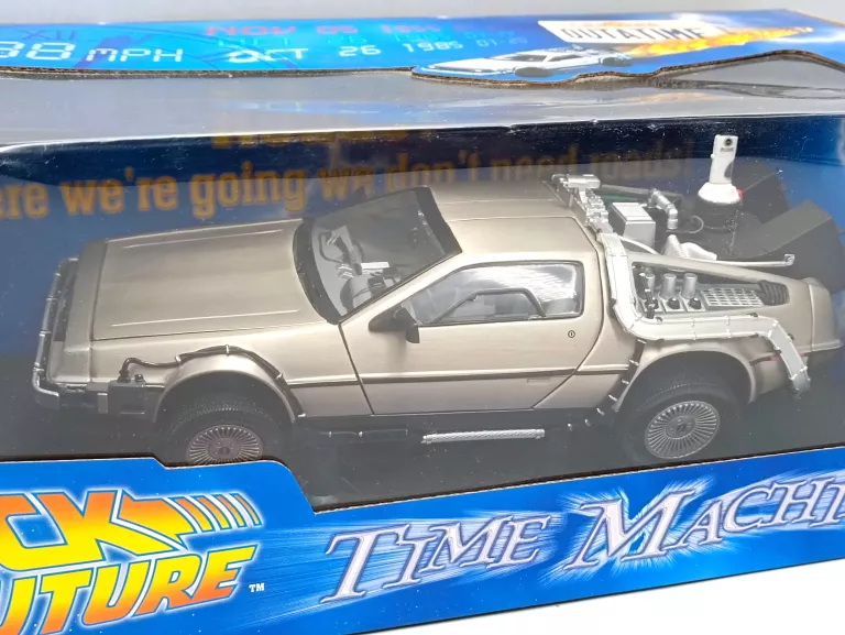 SUN STAR BACK TO THE FUTURE II 1:18 DELOREAN