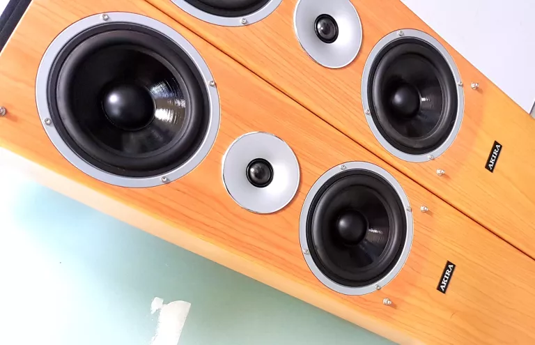 KINO DOMOWE AMPLITUNER AKIRA BK-166 + GŁOŚNIKI AKIRA GW-26B