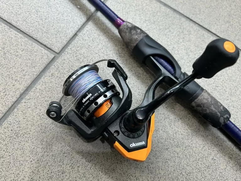 WĘDKA DELPHIN TOXIC 2G / 2 SKŁADY 244CM/7-30G KOŁOWROTEK OKUMA JAW 30 FD