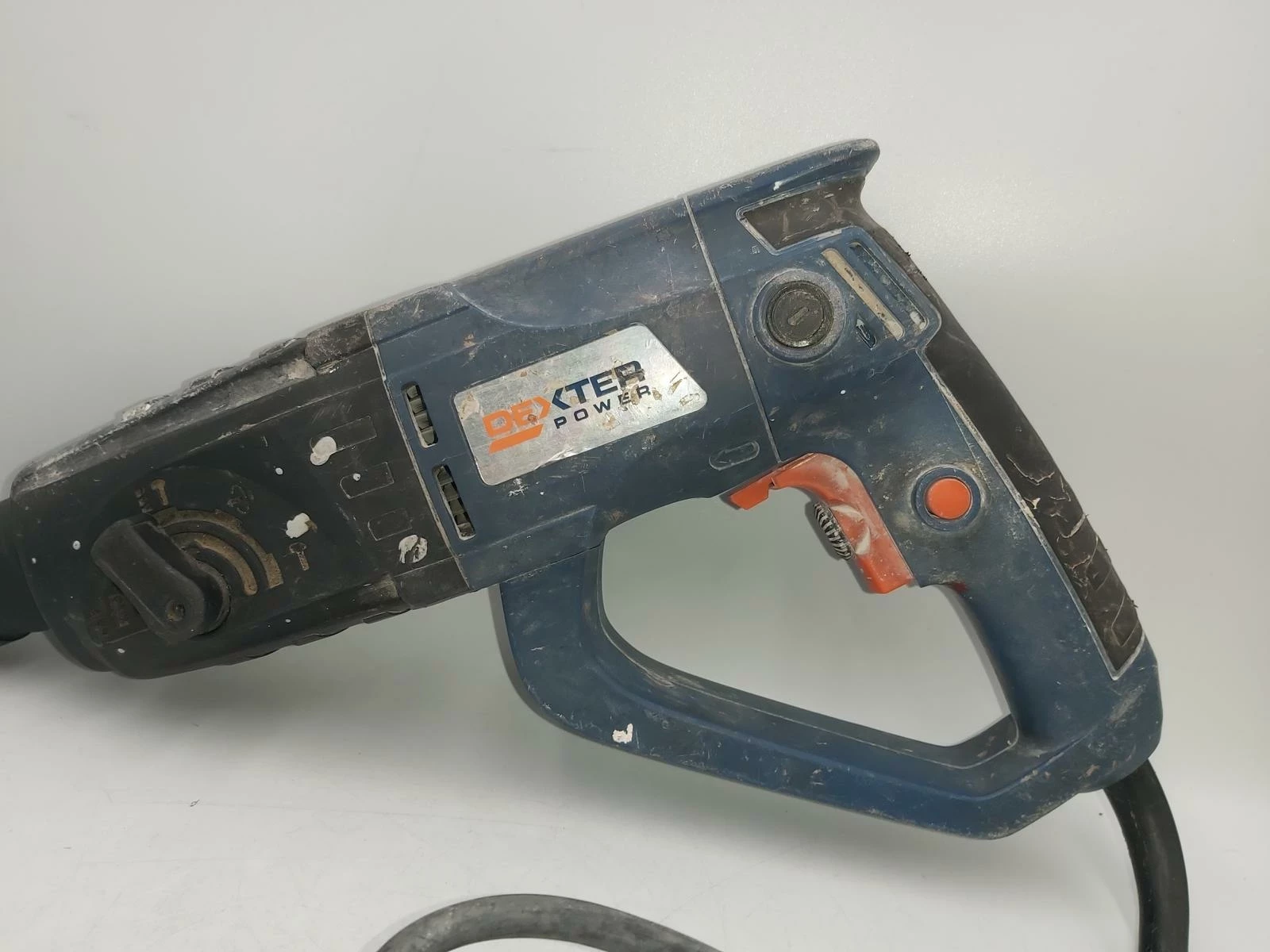 mlotowiertarka-dexter-power-1050w-z1c-ds-26b-1-opis-maksymalna-moc-105000