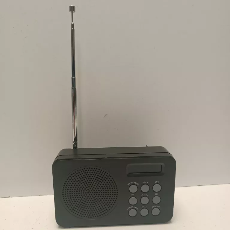 RADYJKO RADIO CYFROWE DAB 831