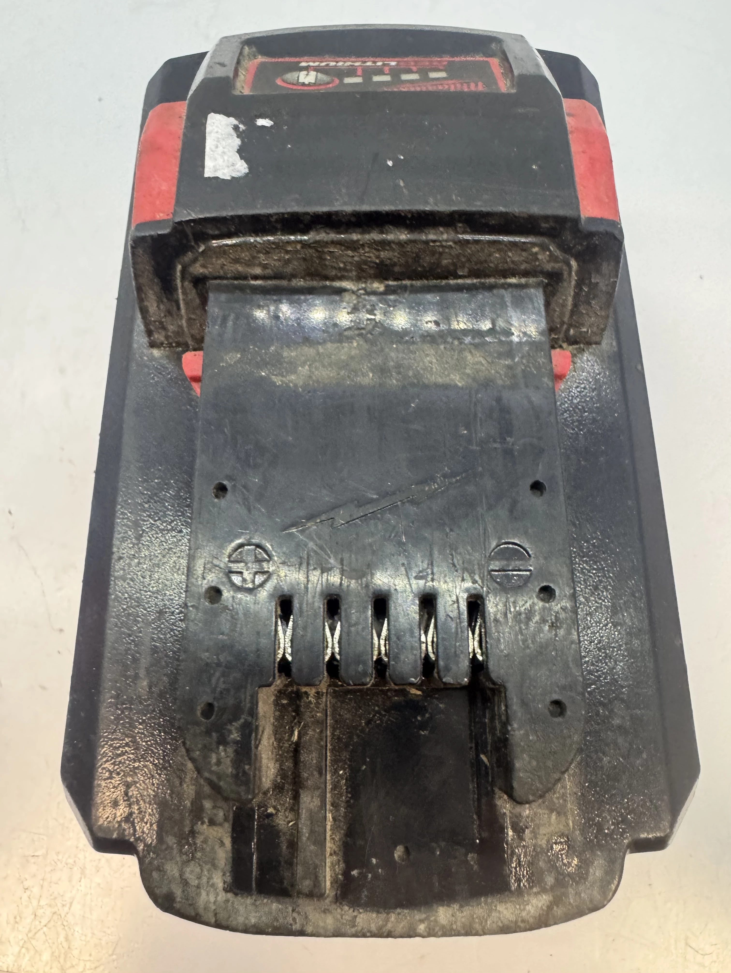 akumulator-milwaukee-m18-12ah-pojemnosc-akumulatora-1200