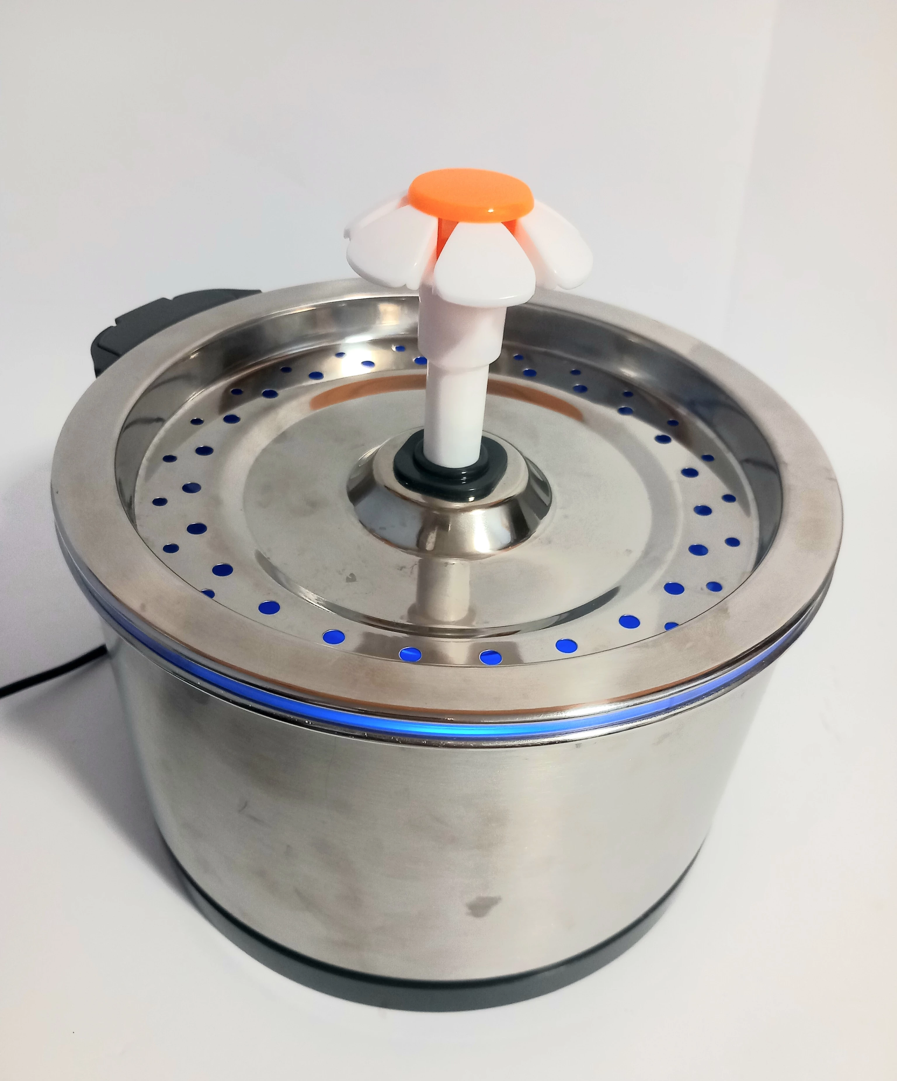 fontanna-poidelko-dla-kotapsa-podswietlana-al-pr-kaczynskiego-pawilon-nr-2-bydgoszcz