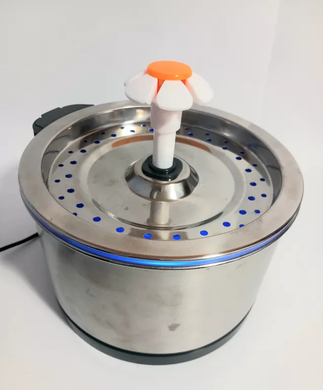 fontanna-poidelko-dla-kotapsa-podswietlana-al-pr-kaczynskiego-pawilon-nr-2-bydgoszcz