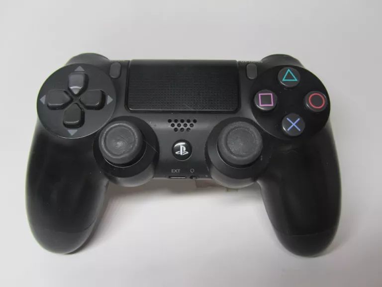 KONSOLA PS4 1TB PAD