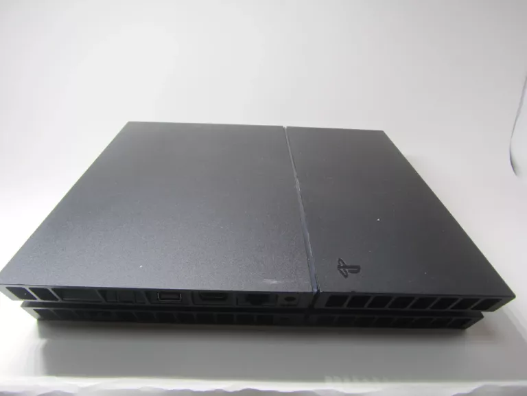 KONSOLA PS4 1TB PAD