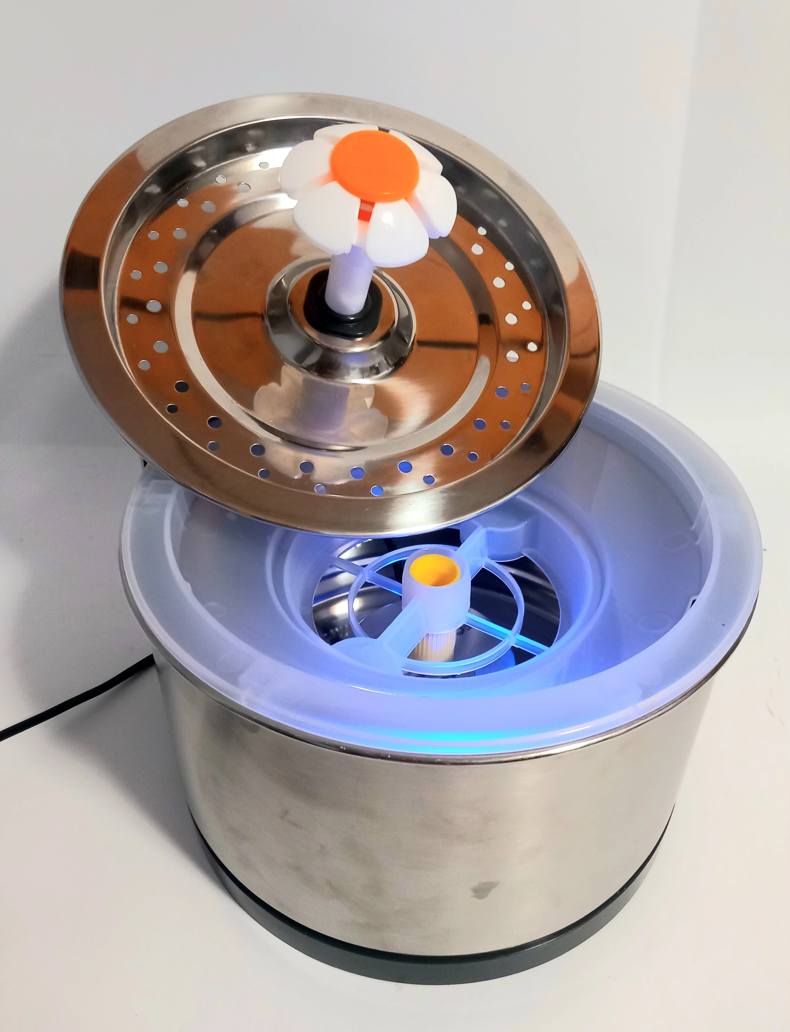 fontanna-poidelko-dla-kotapsa-podswietlana-al-pr-kaczynskiego-pawilon-nr-2-bydgoszcz