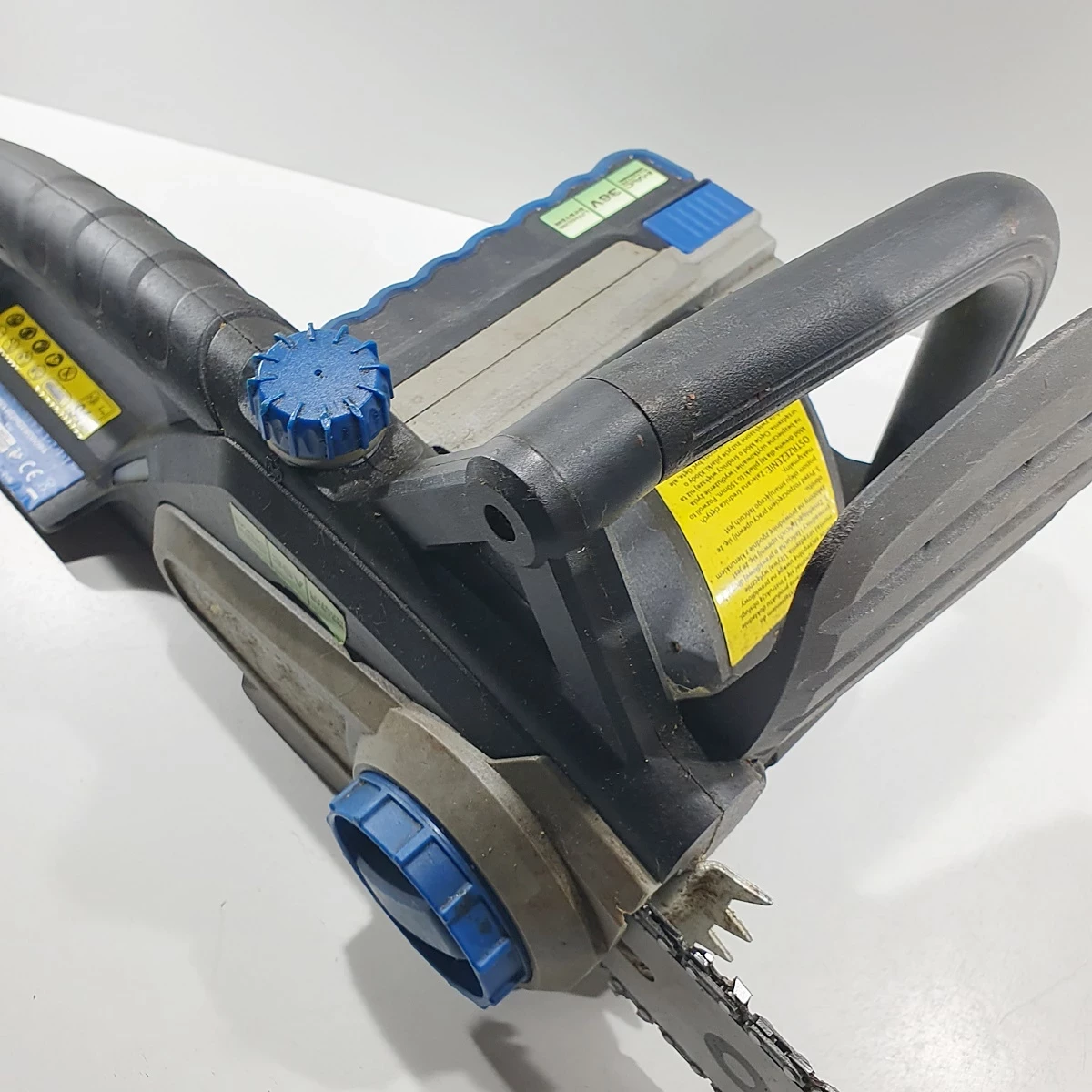 pilarka-akumulatorowa-macallister-mcs3635-li-aku-lad-napiecie-akumulatora-1800