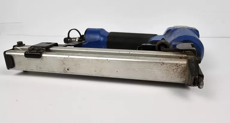 ZSZYWACZ PNEUMATYCZNY / GWOŹDZIARKA BASS BP-4551 + WALIZKA