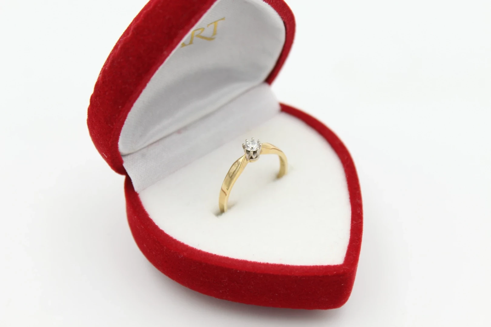 sliczny-zloty-pierscionek-zareczynowy-585-apart-diament-brylant-01ct-marka-226434-315670