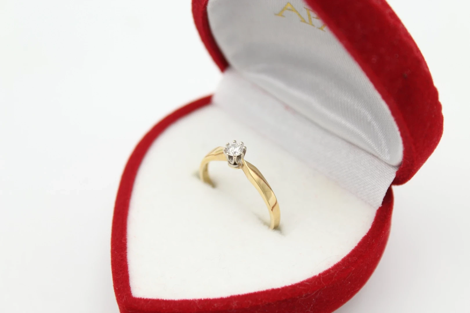 sliczny-zloty-pierscionek-zareczynowy-585-apart-diament-brylant-01ct-stan-11323-2