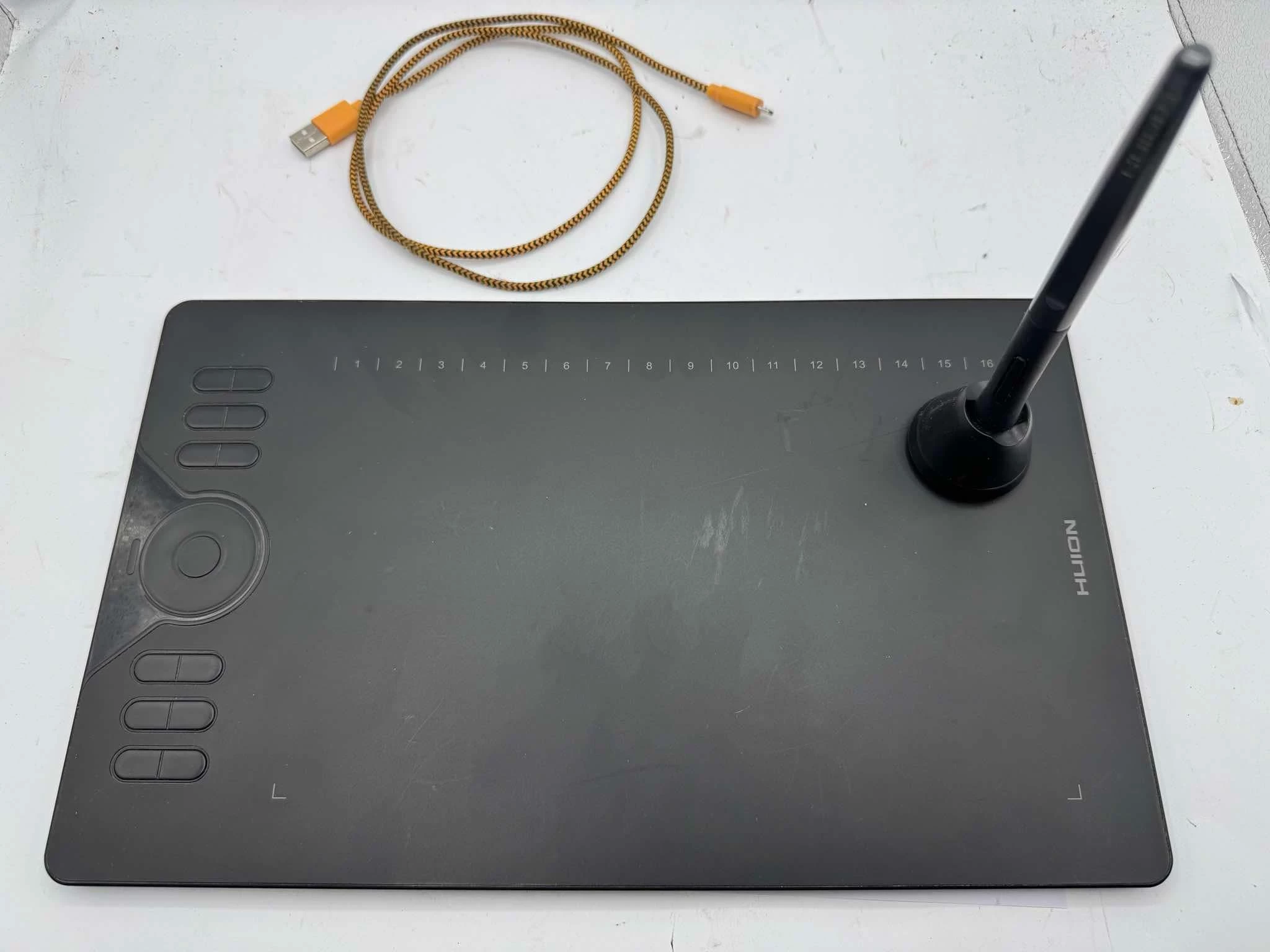 huion-tablet-graficzny-hs610-opis-sredzka-28-wroclaw