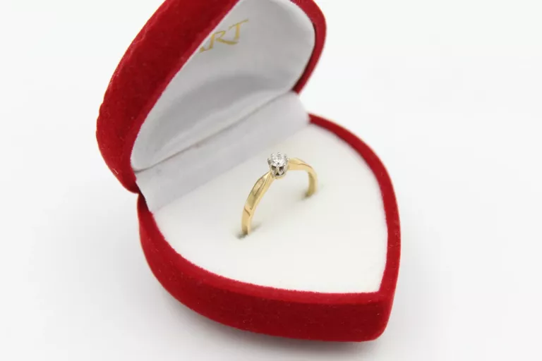 sliczny-zloty-pierscionek-zareczynowy-585-apart-diament-brylant-01ct-marka-226434-315670