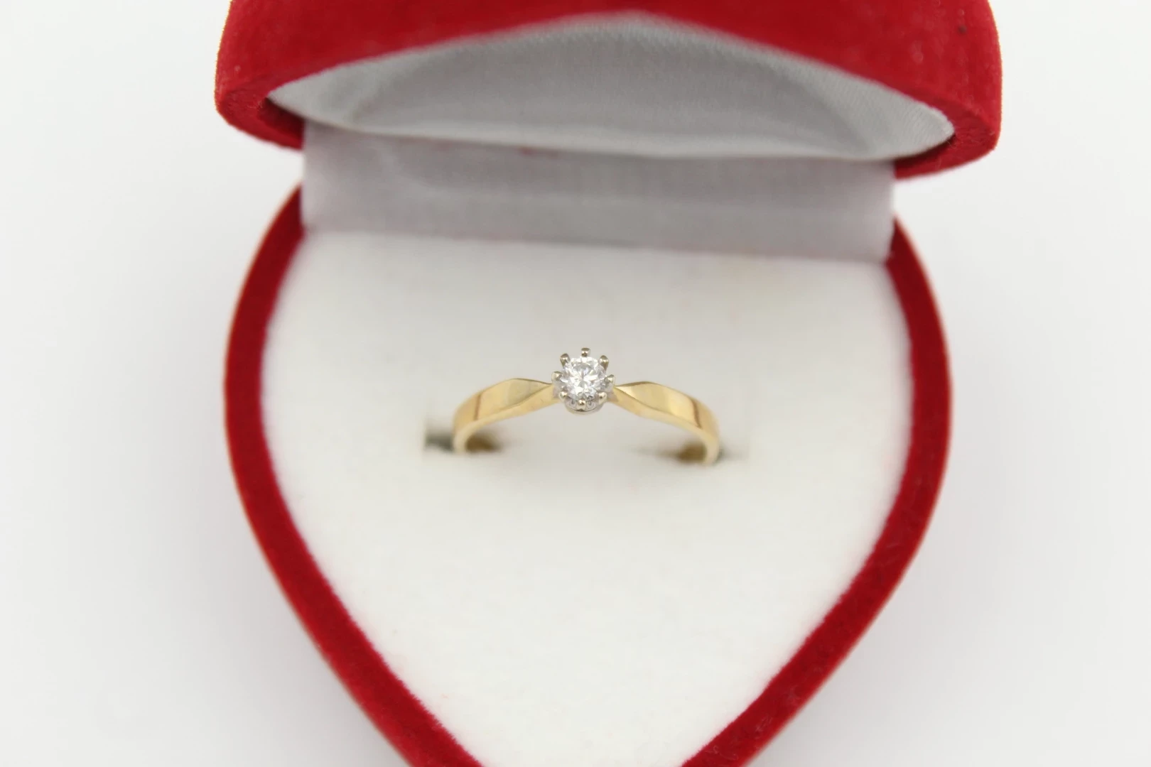 sliczny-zloty-pierscionek-zareczynowy-585-apart-diament-brylant-01ct-material-15835-2