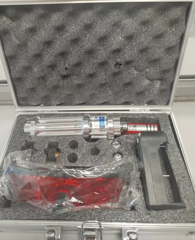 LASER NIEBIESKI NAJMOCNIEJSZY PODPALAJĄCY WALIZKA