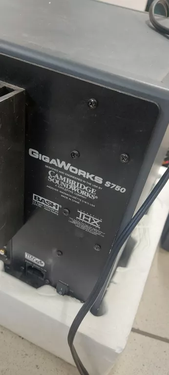 7.1 CREATIVE GIGAWORKS S750 KARTON