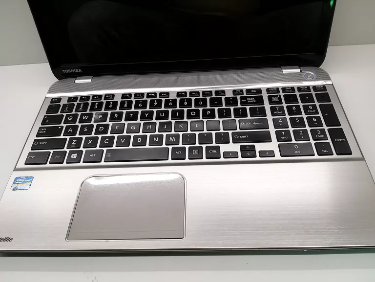LAPTOP TOSHIBA SATELLITE P55-A 6 GB/700 GB/ INTEL I5 /WIN 8