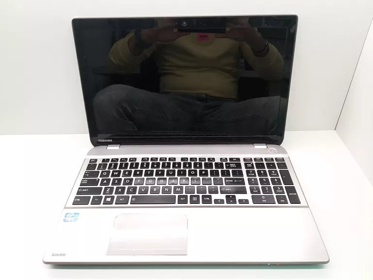 LAPTOP TOSHIBA SATELLITE P55-A 6 GB/700 GB/ INTEL I5 /WIN 8