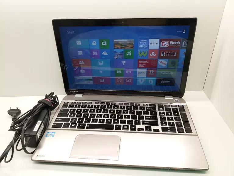 LAPTOP TOSHIBA SATELLITE P55-A 6 GB/700 GB/ INTEL I5 /WIN 8