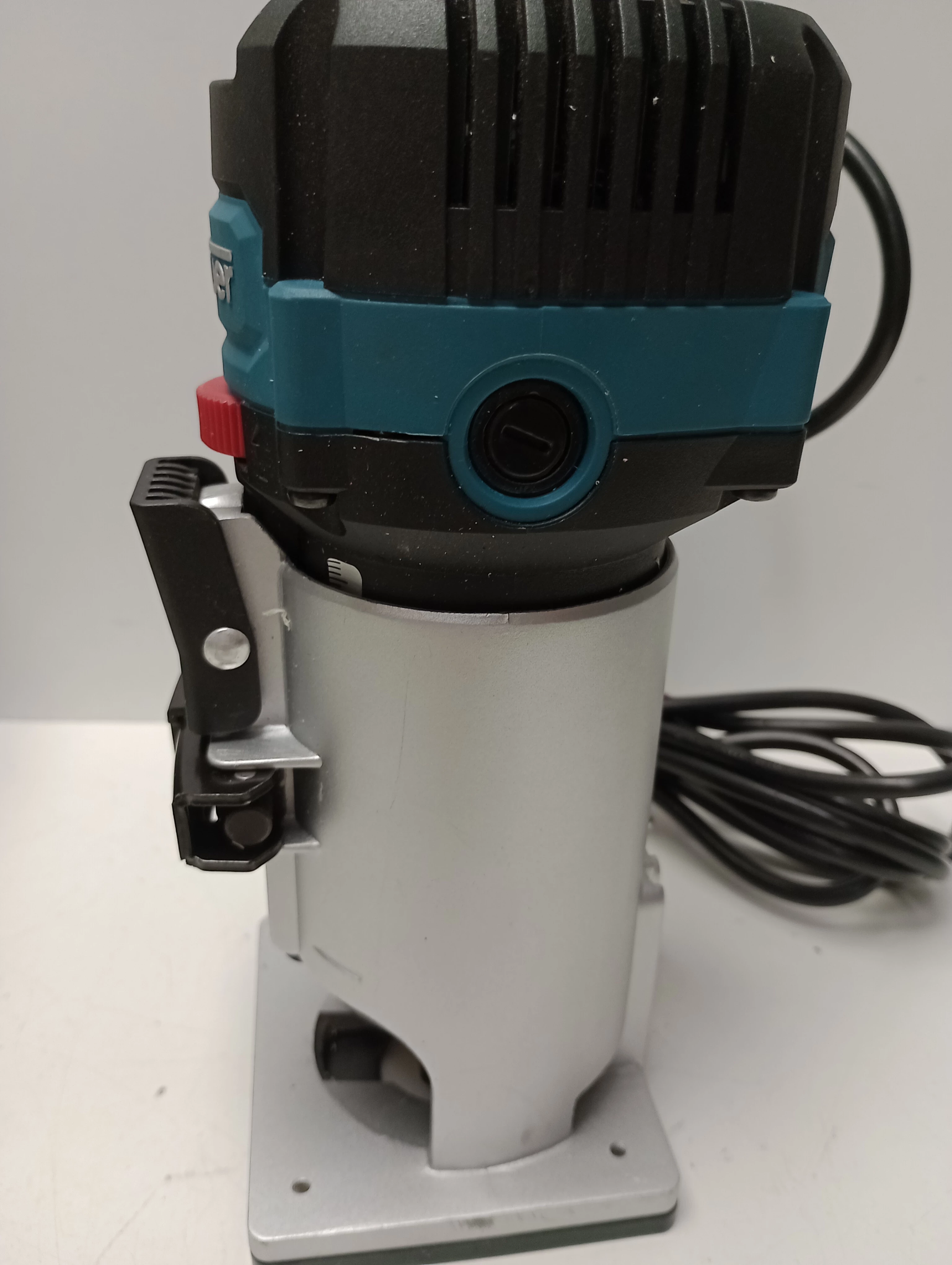 frezarka-krawedziowa-erbauer-710w-rodzaj-frezarki-25452-2