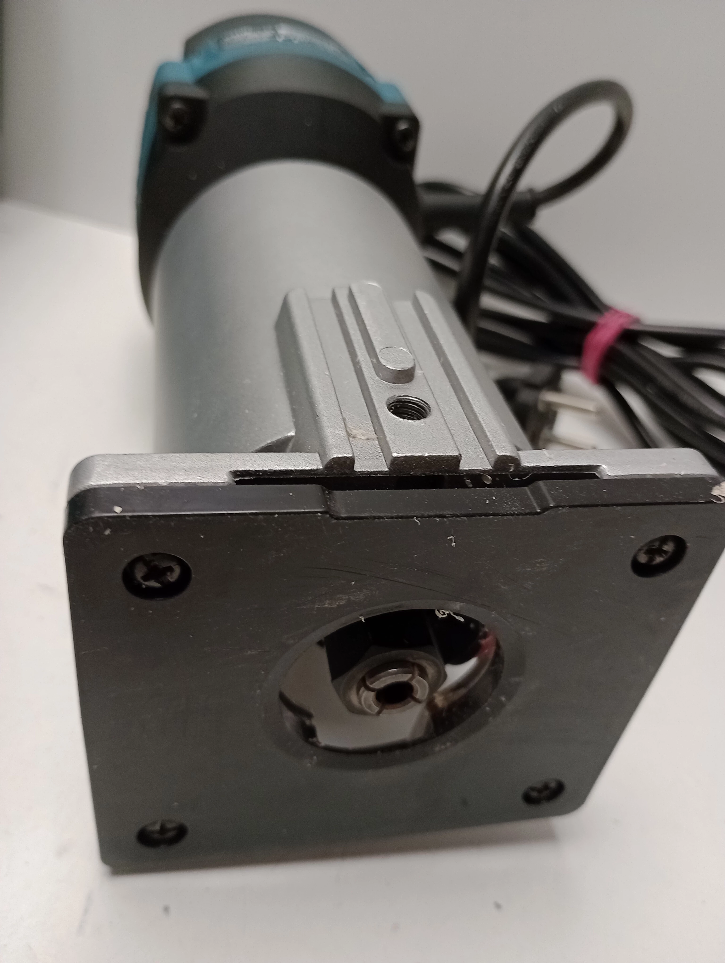 frezarka-krawedziowa-erbauer-710w-seria-gre