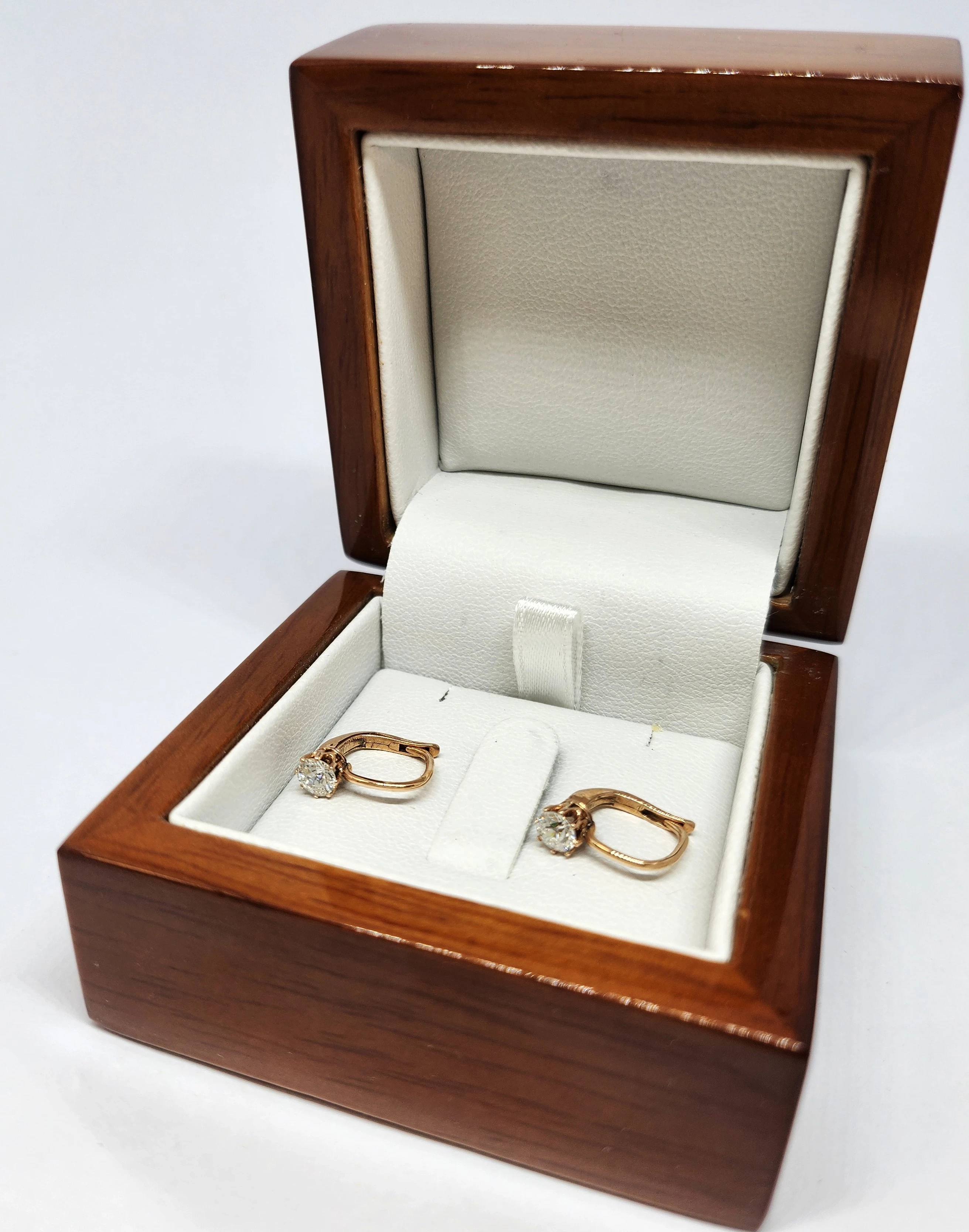 zlote-kolczyki-z-brylantami-156-g-proba-585-material-15835-2