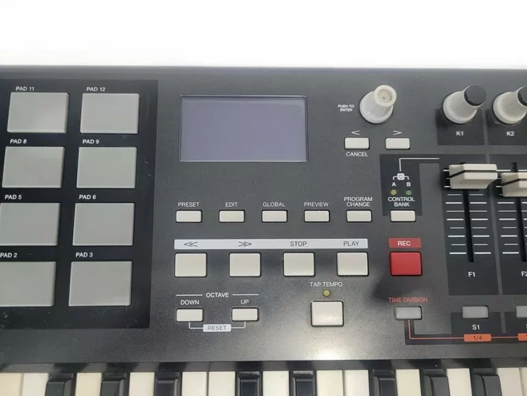 KONTROLER USB/MIDI KLAWIATURA STERUJĄCA AKAI PROFESSIONAL MODEL MPK 49