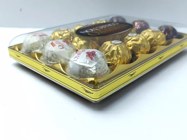 ZESTAW CZEKOLADEK FERRERO COLLECTION 172 G