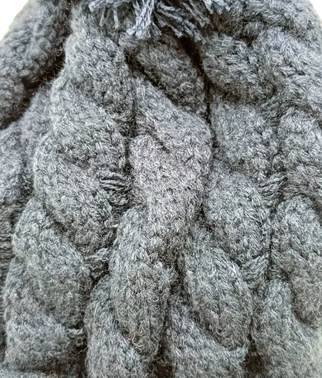 czapka-tommy-hilfiger-granatowa-z-pomponem-damska-uniwersalny-stan-11323-238058