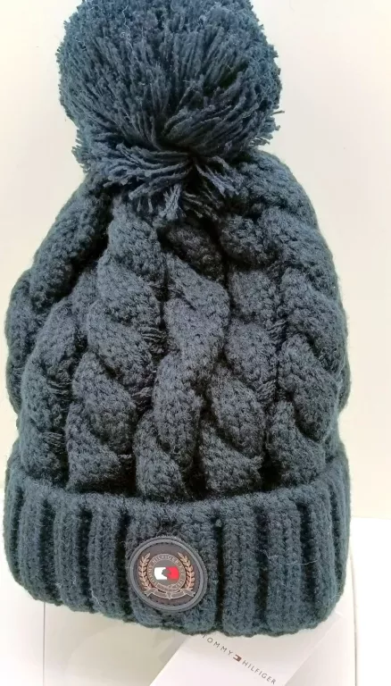 CZAPKA TOMMY HILFIGER GRANATOWA Z POMPONEM DAMSKA UNIWERSALNY