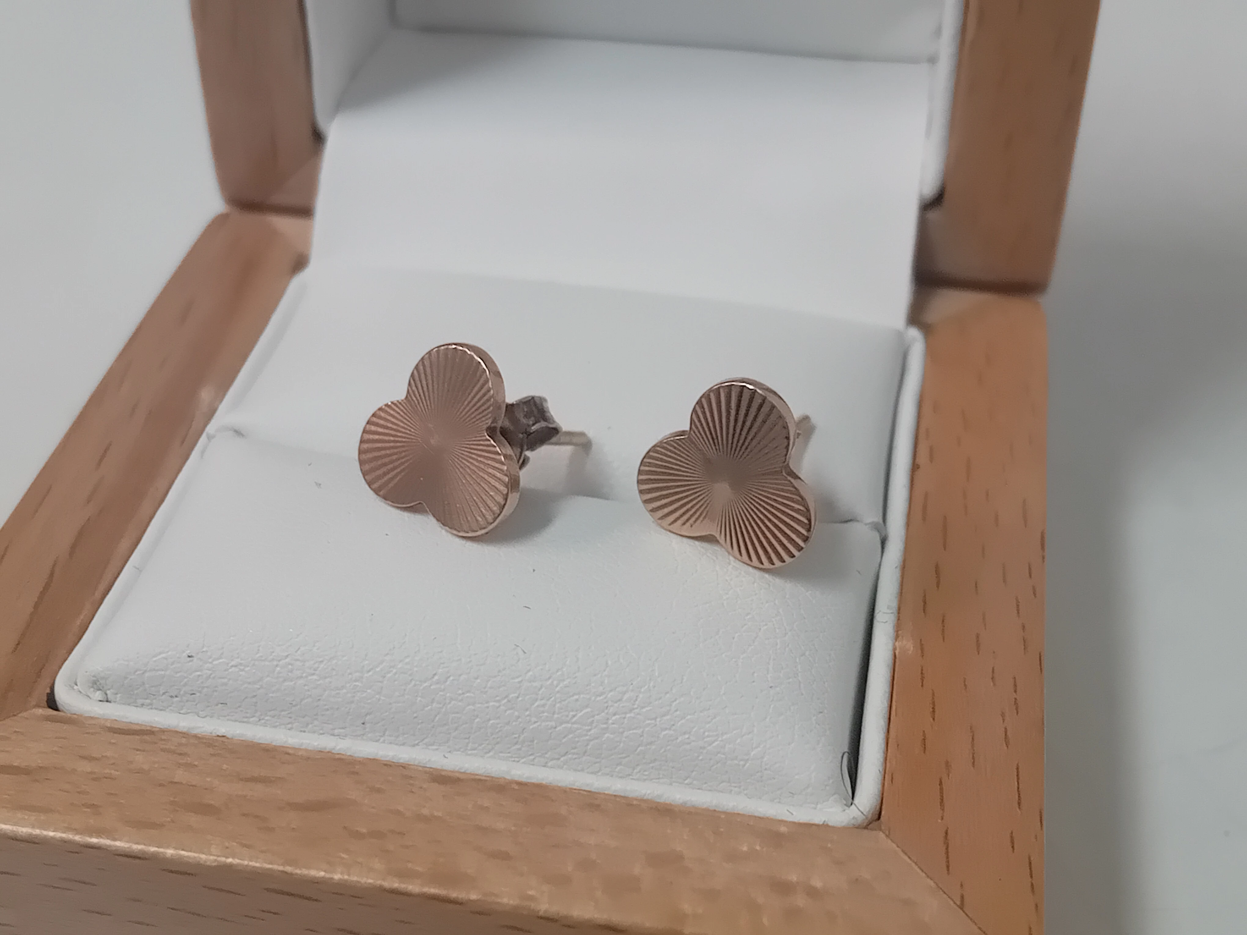 piekne-zlote-kolczyki-pr-585-303-g-stan-11323-2