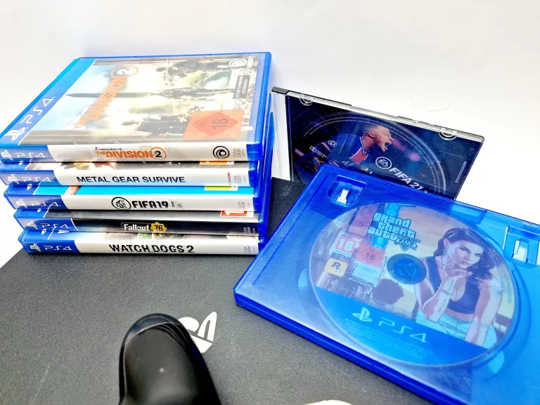 KONSOLA PS4 PRO 1TB + DWA PADY + GRY