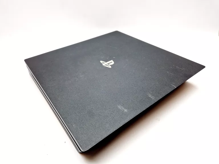 KONSOLA PS4 PRO 1TB + DWA PADY + GRY