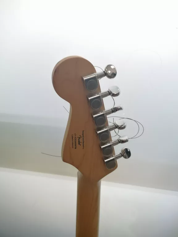 GITARA ELEKTRYCZNA SQUIER MINI BY FENDER