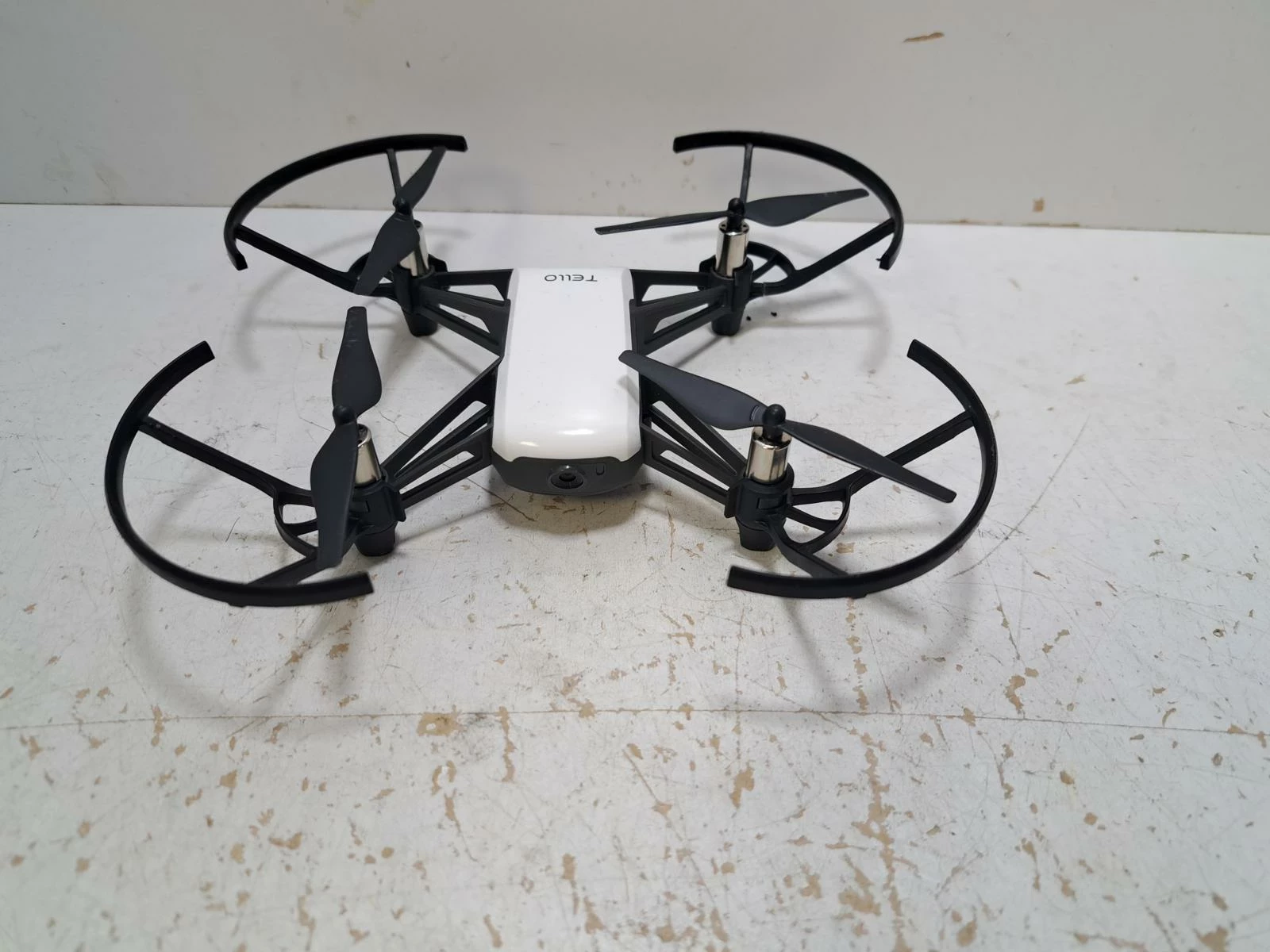 dron-dij-tello-model-tello