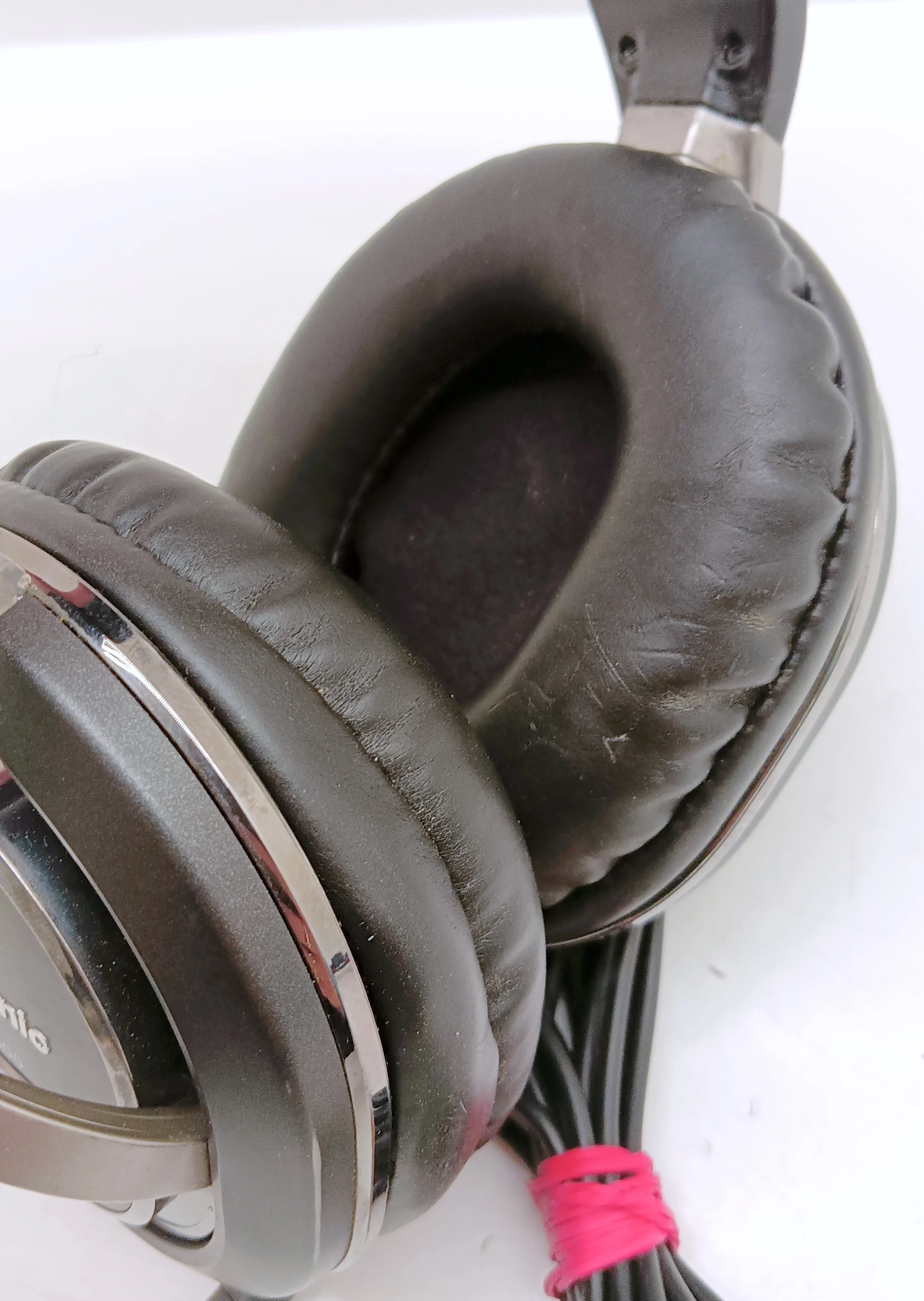 sluchawki-przewodowe-panasonic-rp-htf600-opis-kolor-dominujacy-129357-3