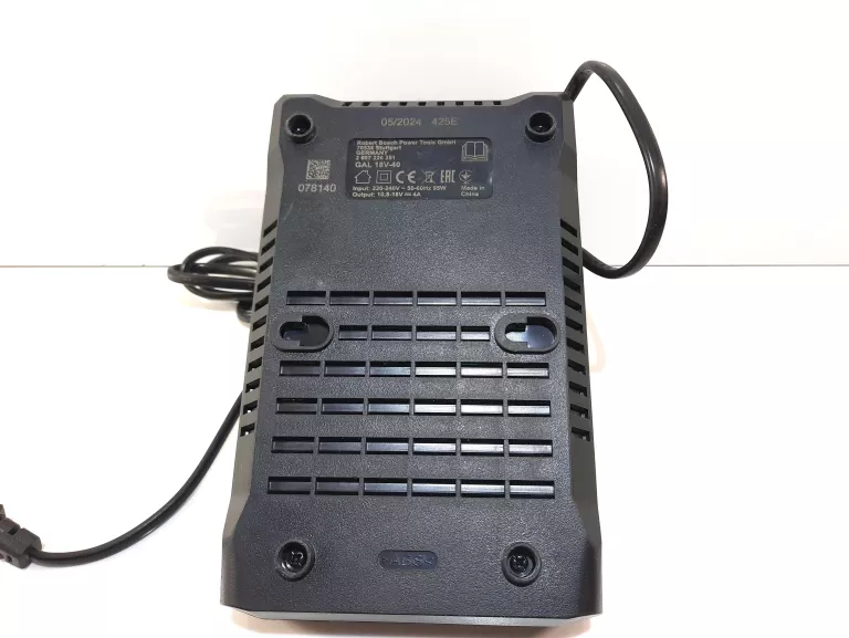 ŁADOWARKA BOSCH PROFESSIONAL GAL 18V-40 4A