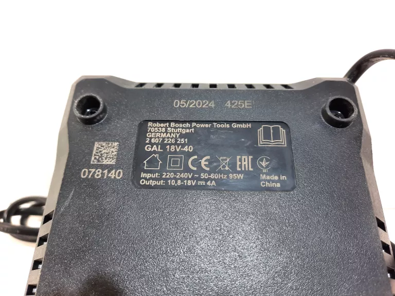 ŁADOWARKA BOSCH PROFESSIONAL GAL 18V-40 4A