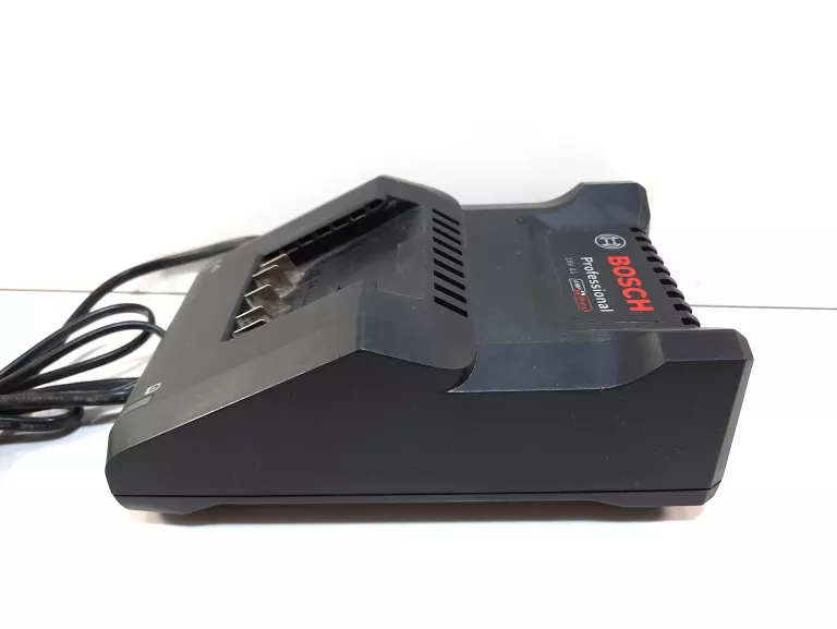 ŁADOWARKA BOSCH PROFESSIONAL GAL 18V-40 4A