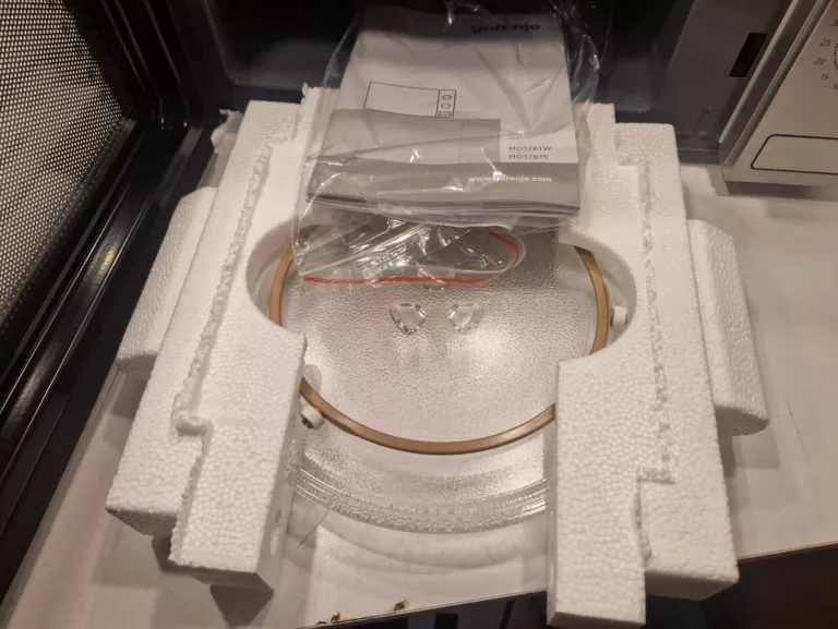 kuchenka-mikrofalowa-gorenje-mo17e1s-moc-mikrofal-700